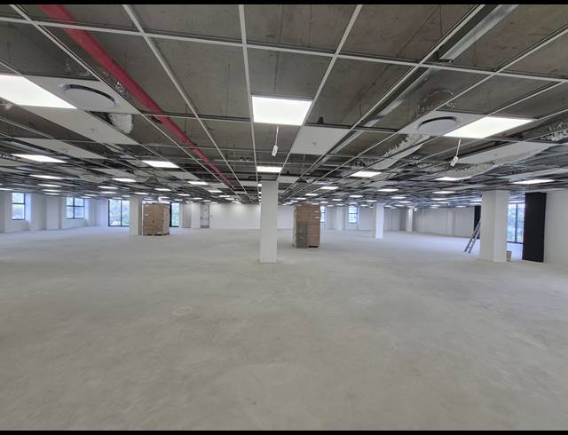 883M² OFFICE TO LET IN GLENADRIENNE